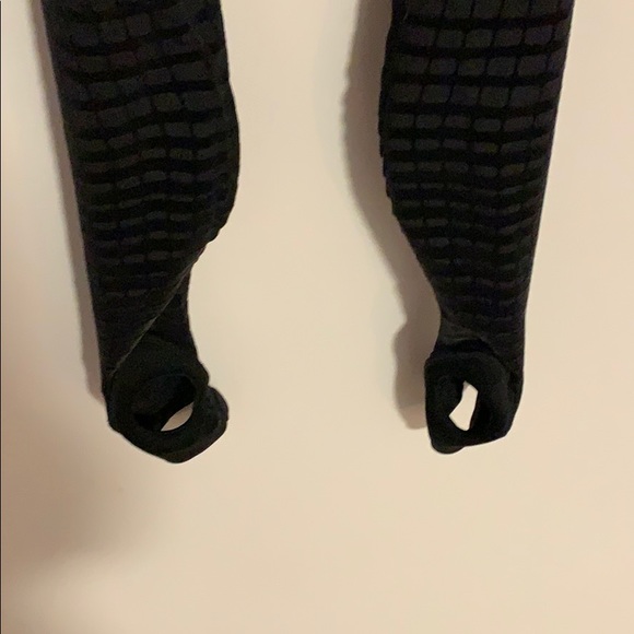 Nike Dri Fit workout tights - Picture 6 of 7